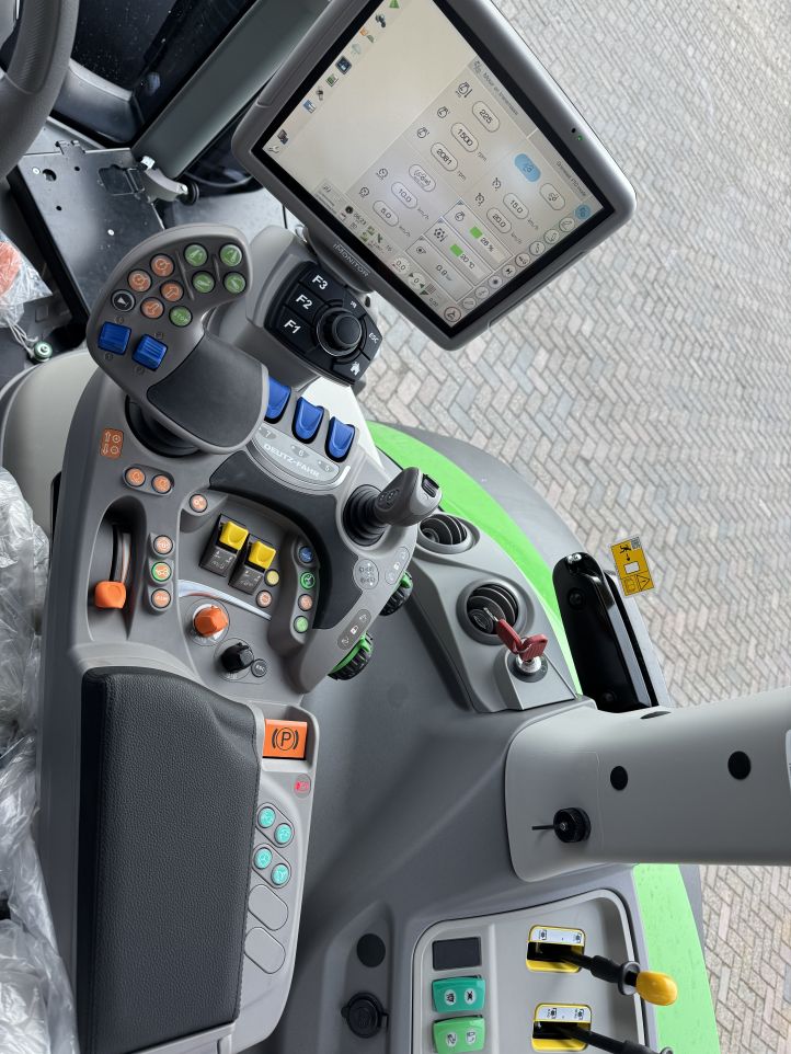 Deutz-Fahr Agrotron 6180 TTV Tractor