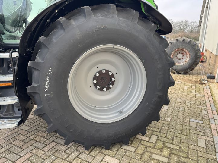 Deutz-Fahr Agrotron 6180 TTV Tractor