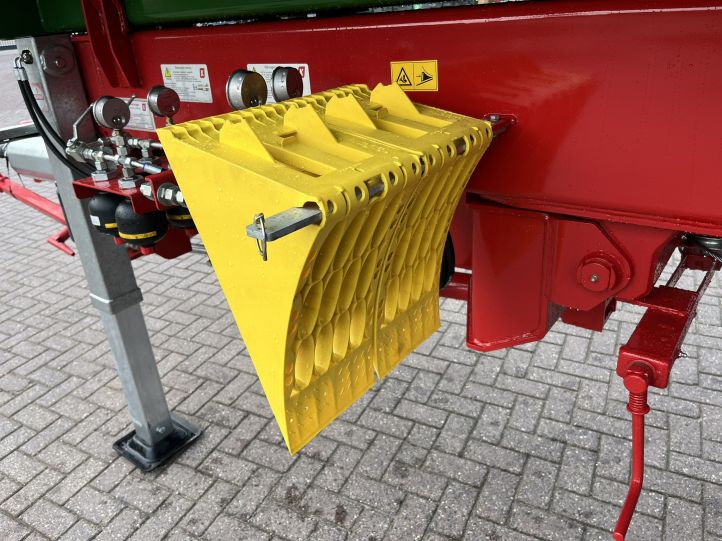 Kröger MUK303 Landbouwkipper 22T