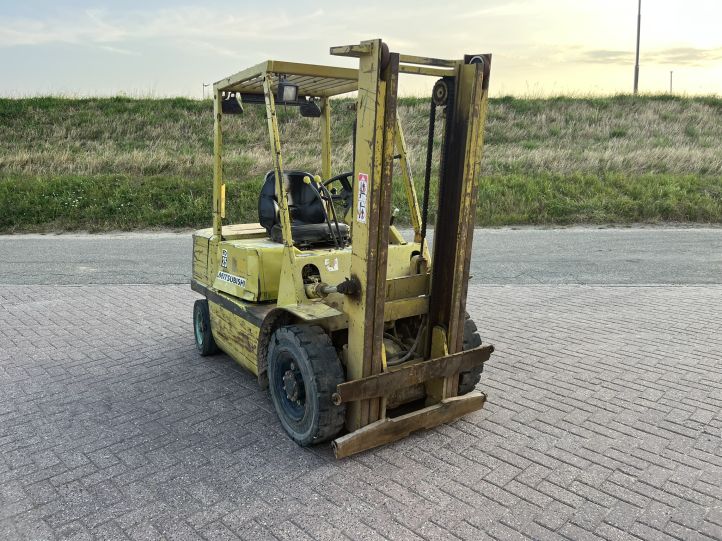 Mitsubishi FD 25 Heftruck