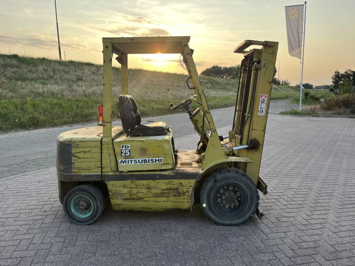 Mitsubishi FD 25 Heftruck