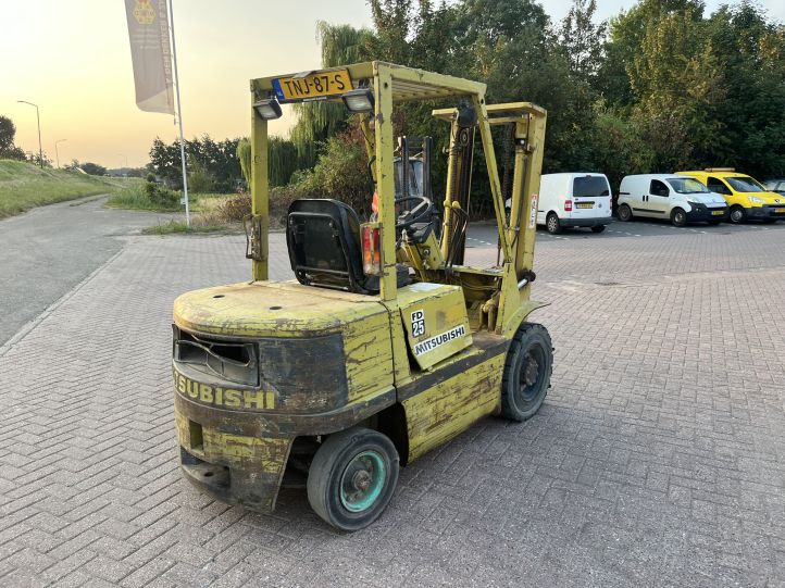 Mitsubishi FD 25 Heftruck
