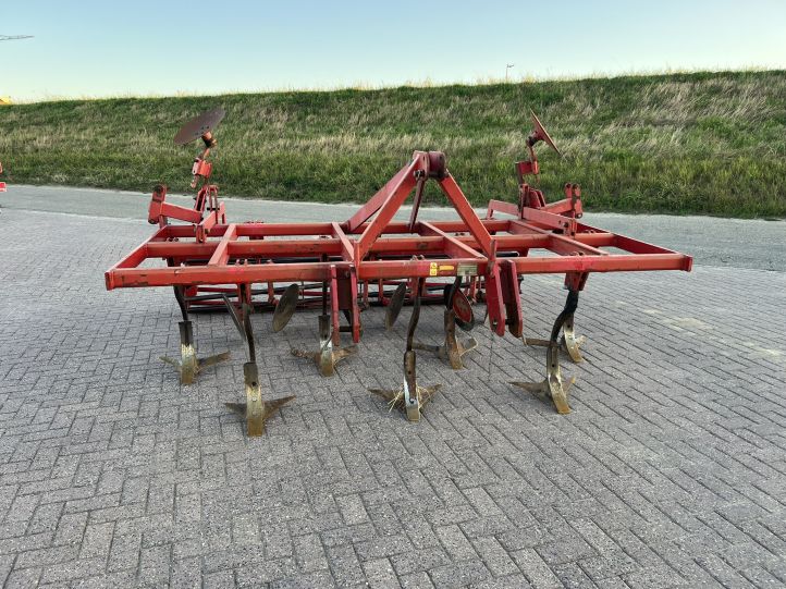 Knoche Cultivator