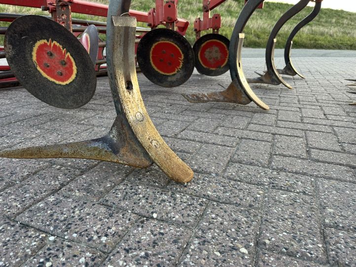 Knoche Cultivator