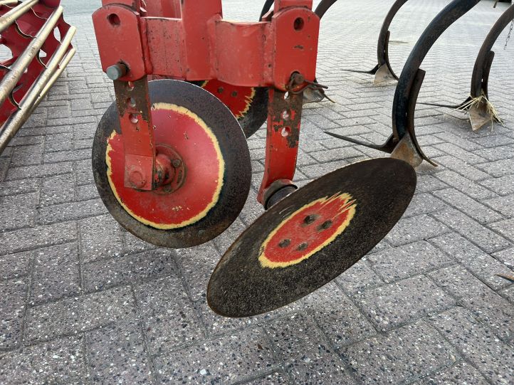 Knoche Cultivator