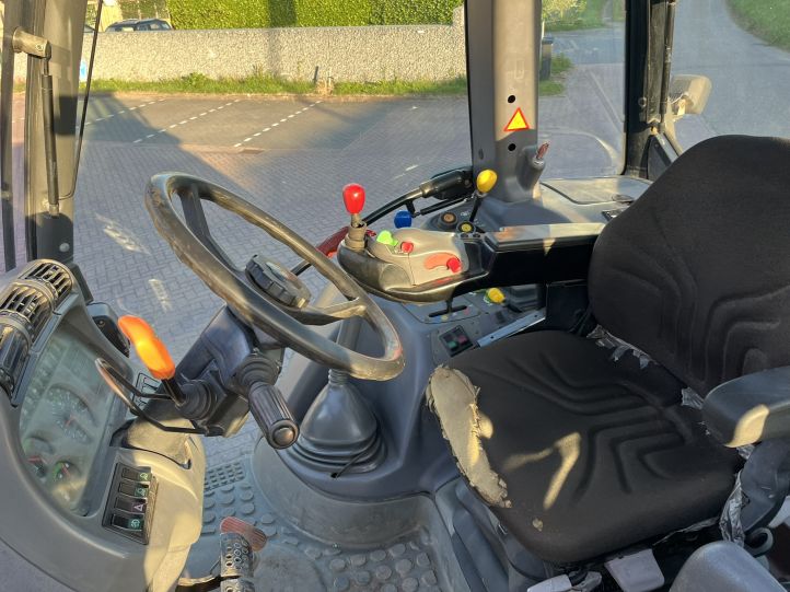 Deutz-Fahr Agrtron 150 Tractor